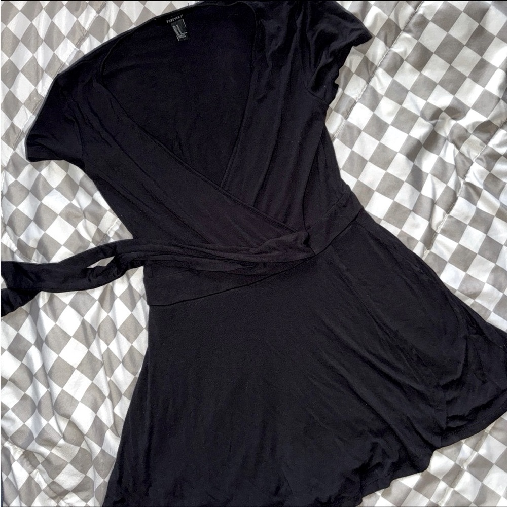 Forever 21 Flowy black romper with waist tie
